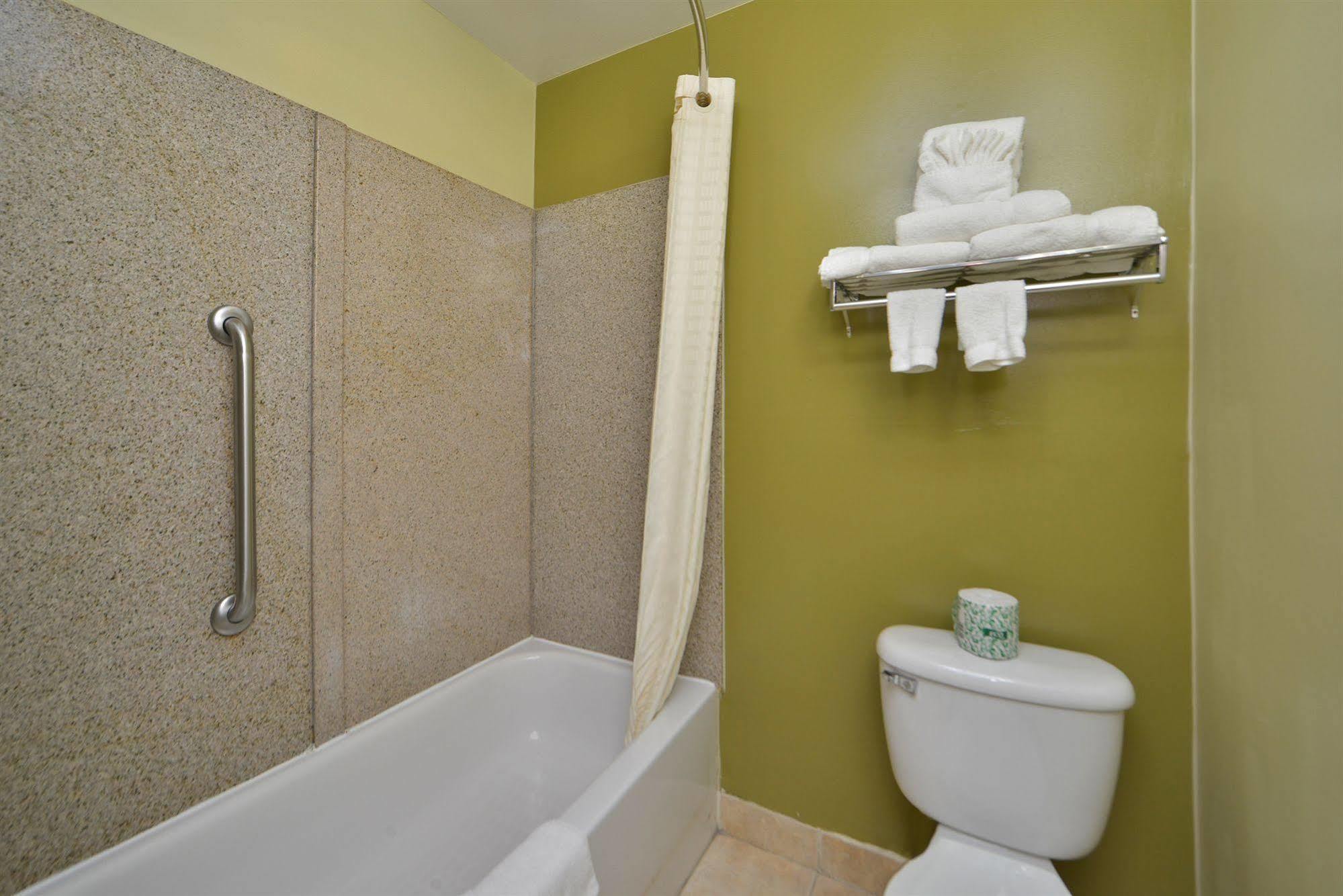 Hotel Western Newport News